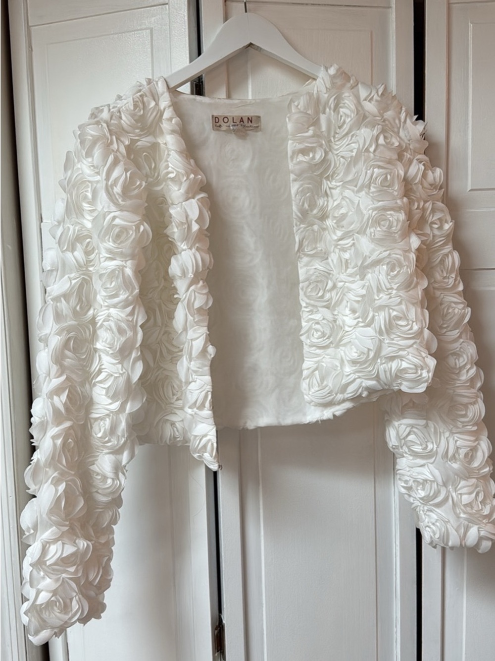 Anthropologie Dolan White 3D Rose AppliquƩ Cropped Blazer
